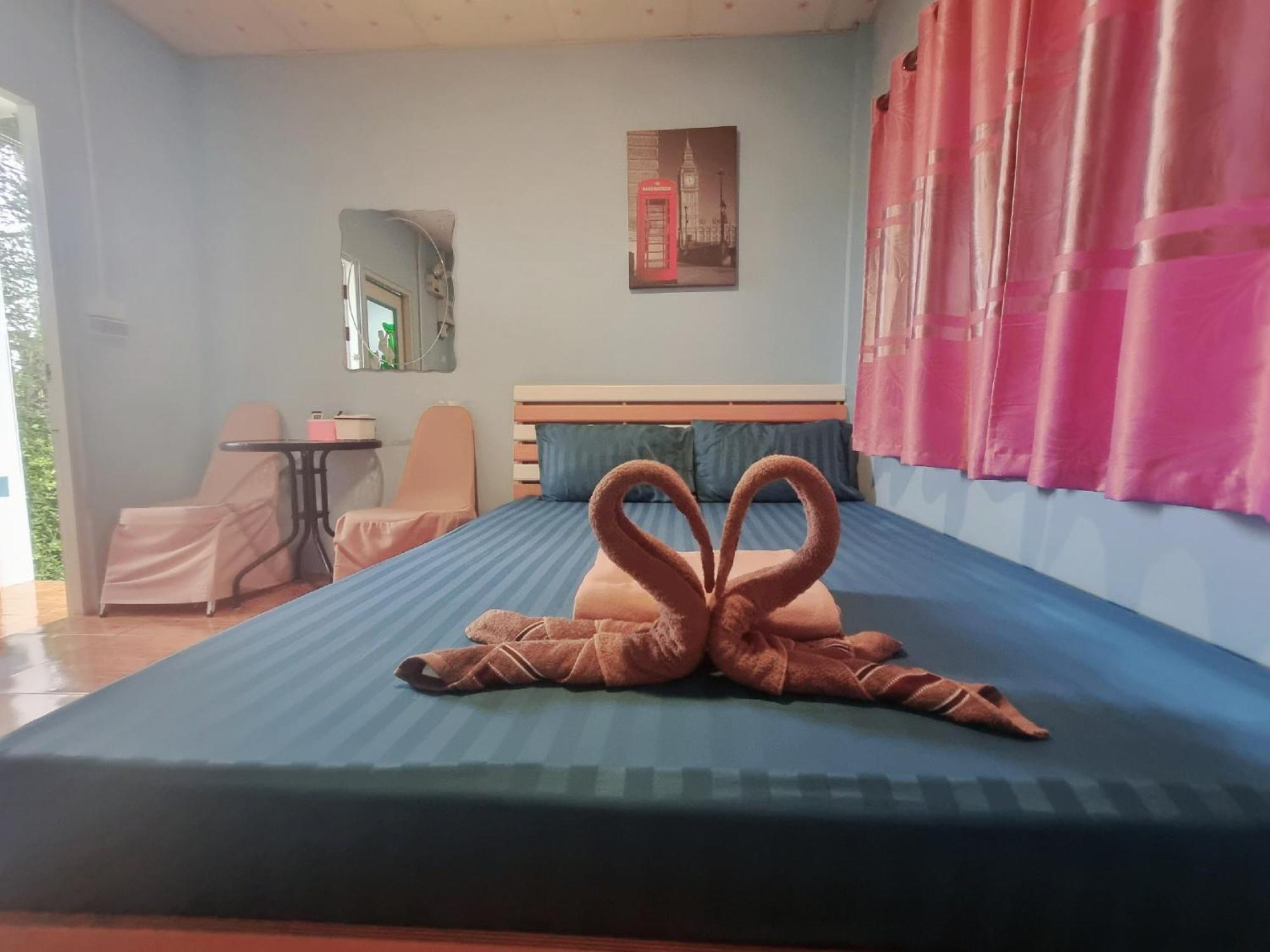 In Love Resort Chai Nat Exteriör bild